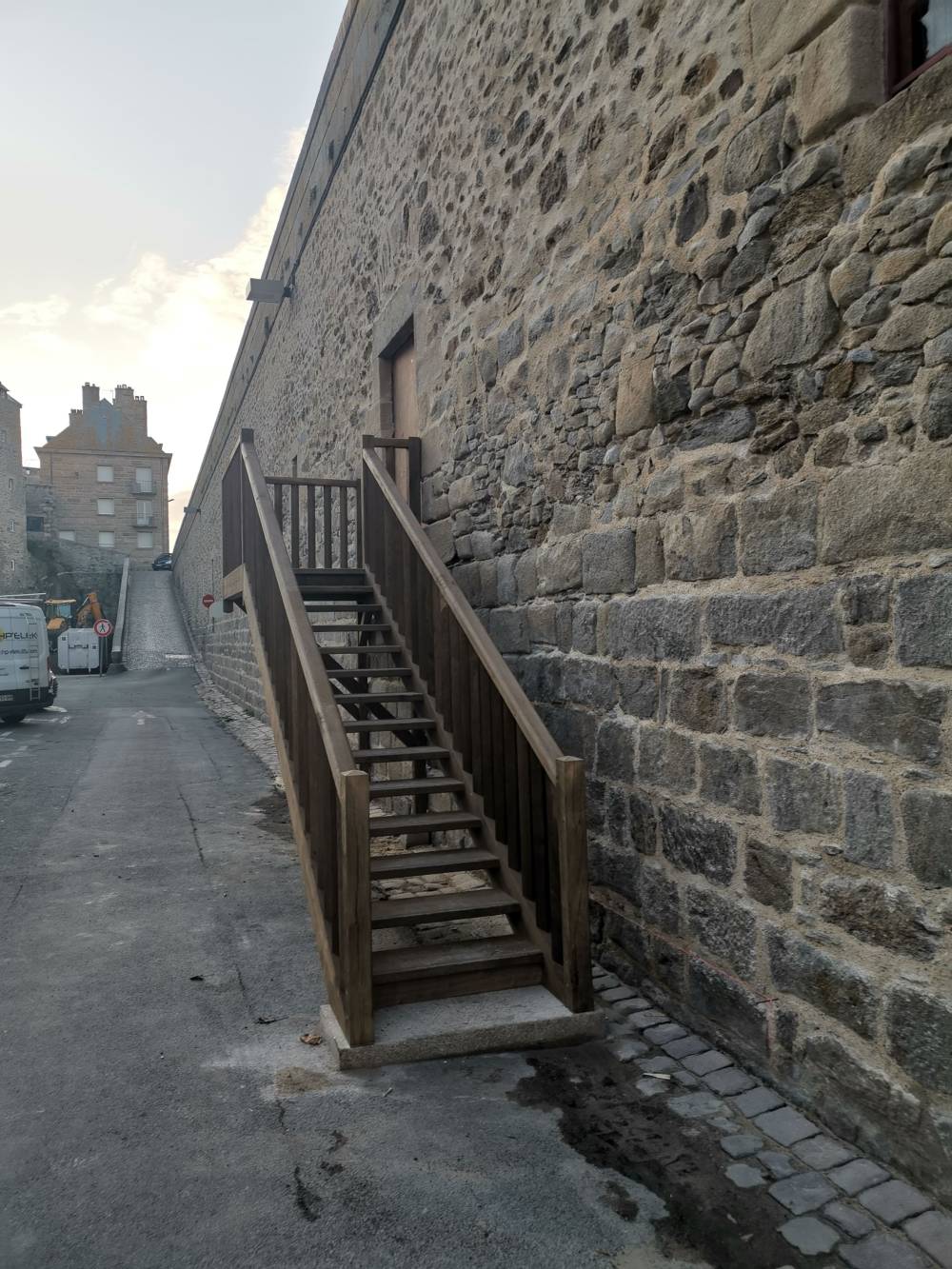 ST MALO ESCALIER PLACE VAUBAN 3-min