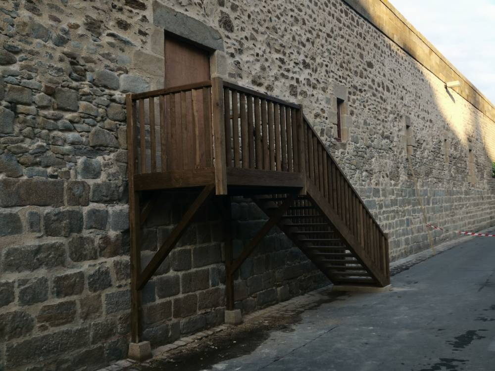 ST MALO ESCALIER PLACE VAUBAN 5-min